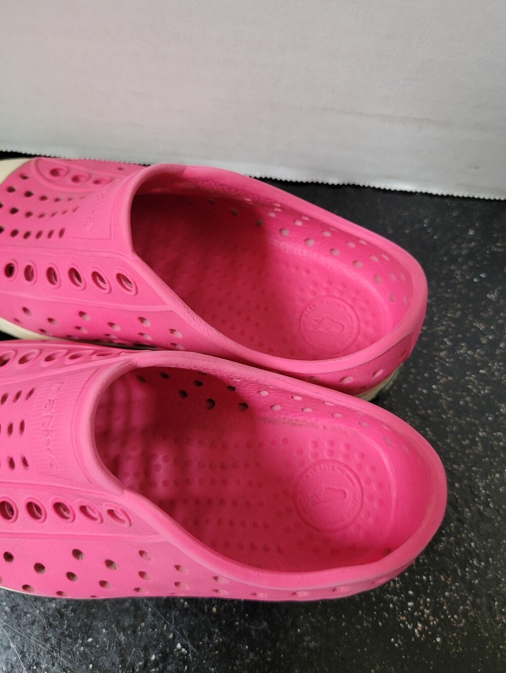 Native Jefferson Slip-On Kids Shoes in Pink and Off White - Picture 7 of 10